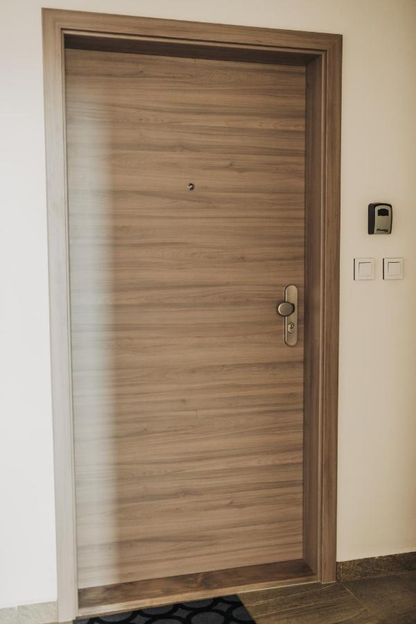 شقة Beautiful New Studio, 400M From The Square بلزن المظهر الخارجي الصورة